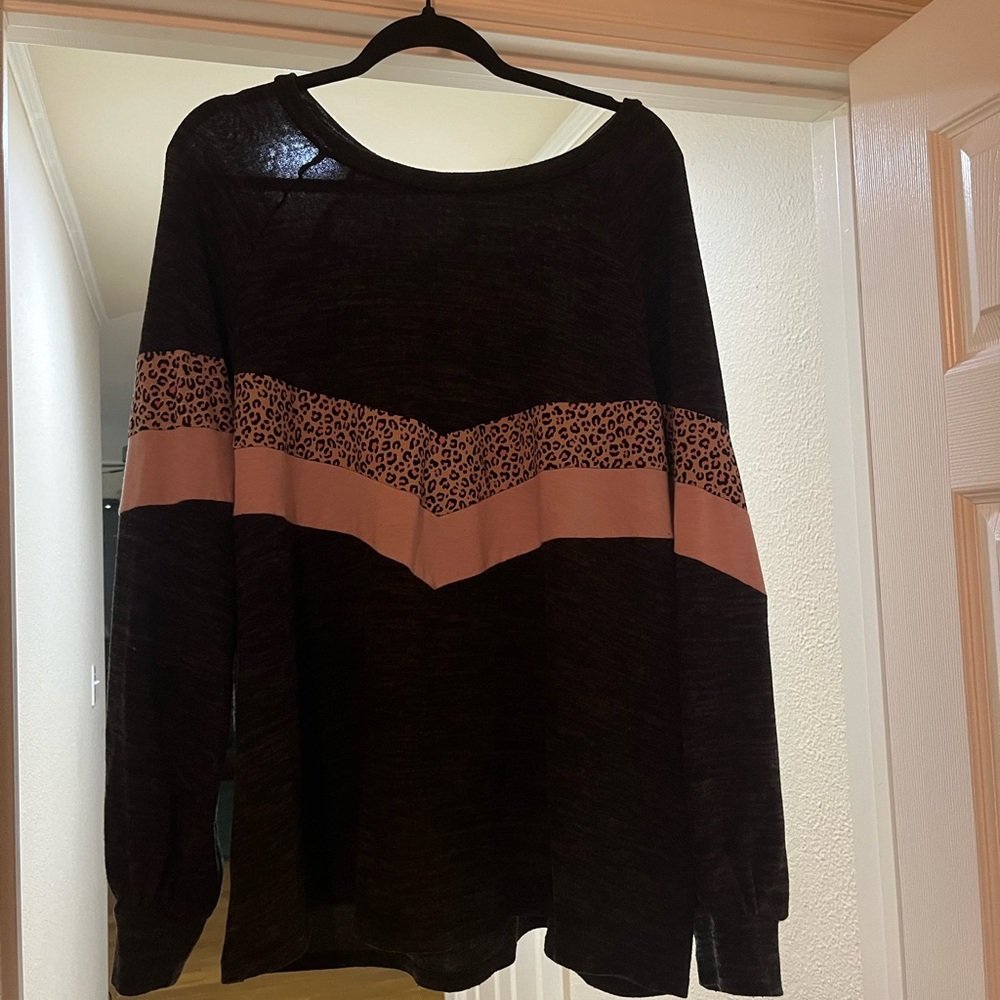 Women's boutique Black and pink Leopard Print Top